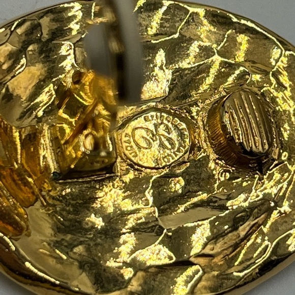 Elizabeth Taylor Rare Vintage Estate Signed AVON 1.5" 1993 Clip Earrings - Picture 11 of 14